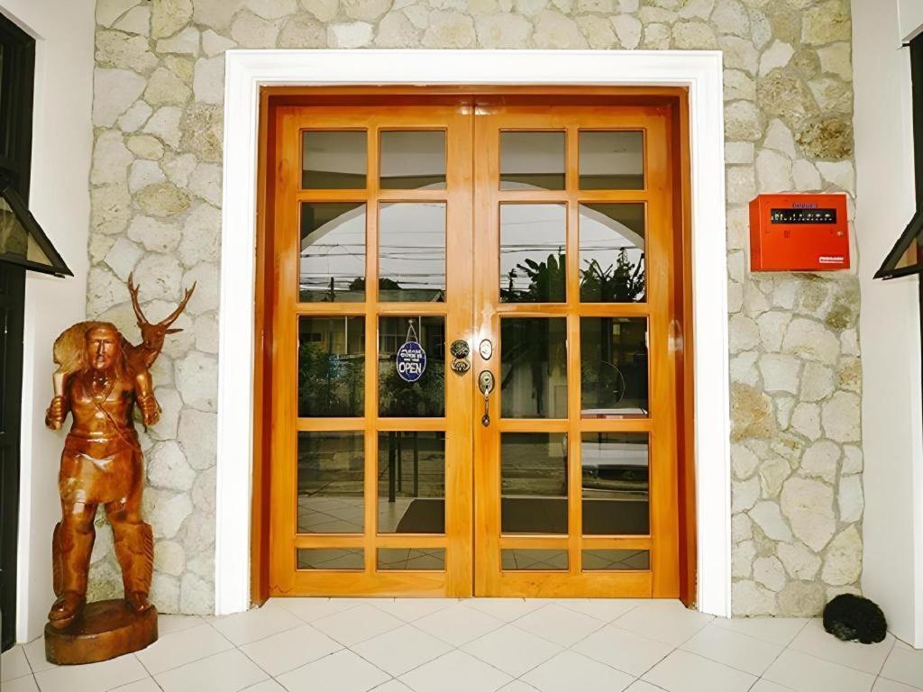 אילוילו El Haciendero Private Hotel מראה חיצוני תמונה