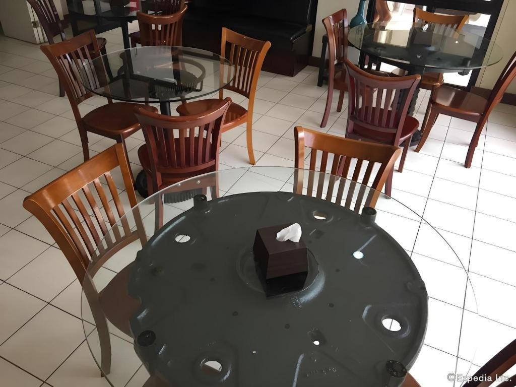 אילוילו El Haciendero Private Hotel מראה חיצוני תמונה